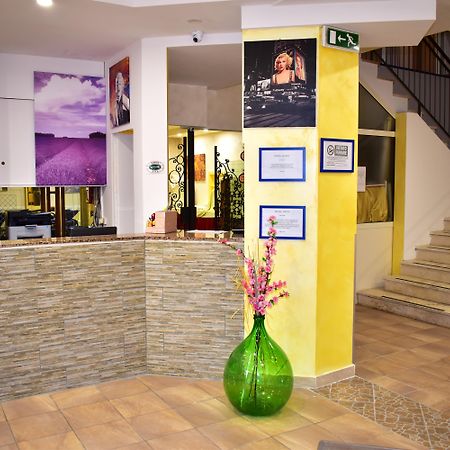 Hotel New Happy Rimini Bagian luar foto