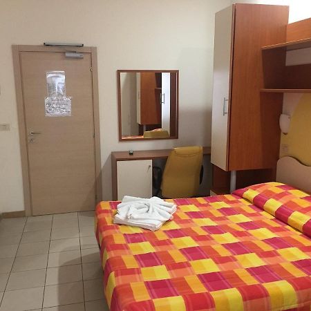 Hotel New Happy Rimini Bagian luar foto