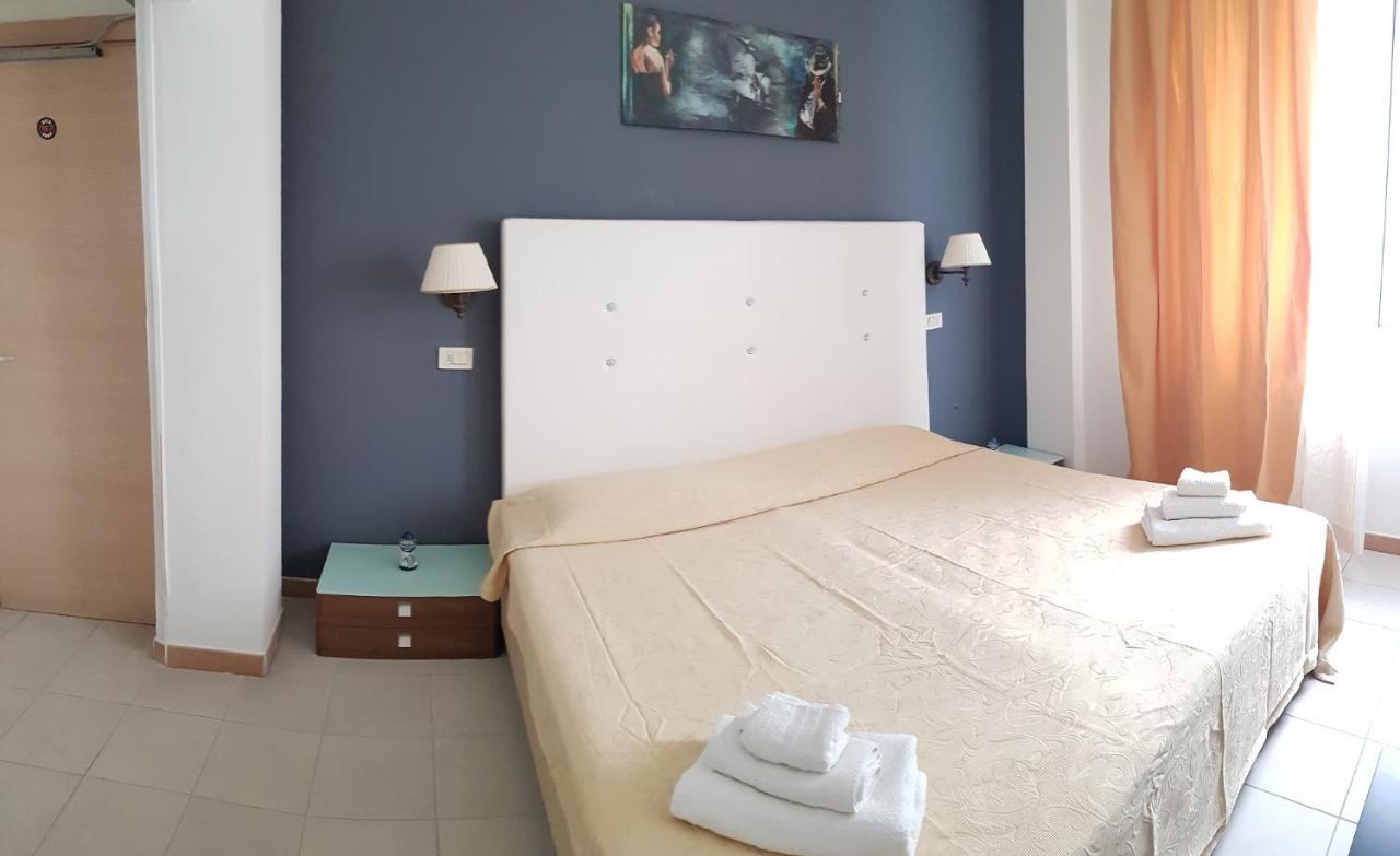Hotel New Happy Rimini Bagian luar foto