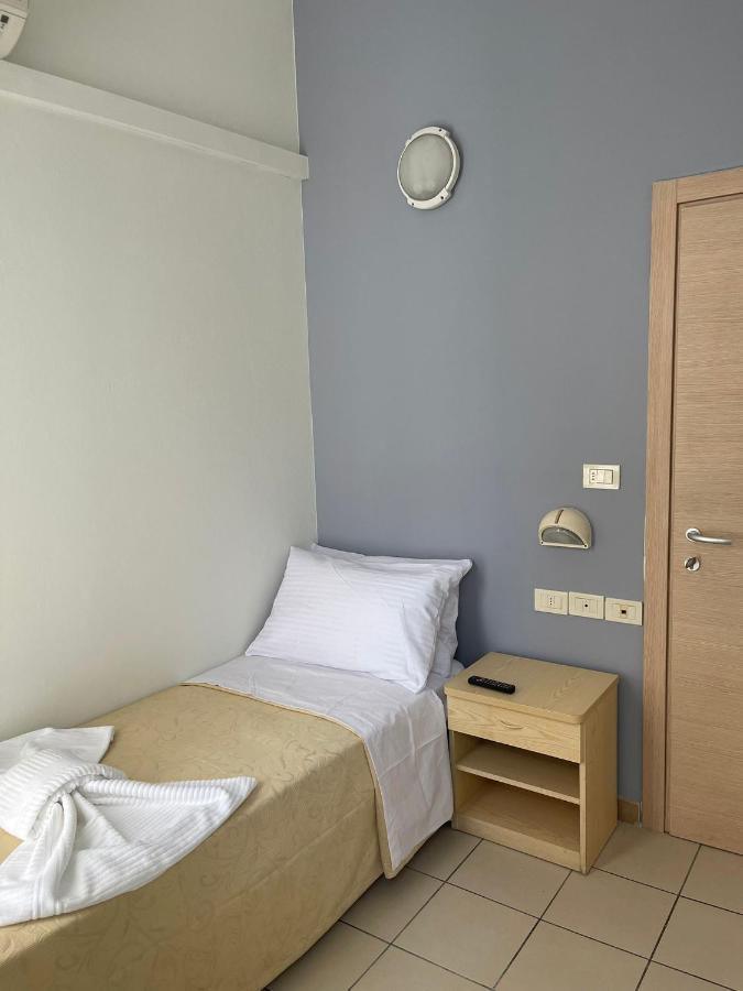 Hotel New Happy Rimini Bagian luar foto